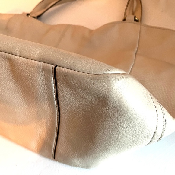 😍🌻. COACH #26368 Leather Beige Off-White Tote - Picture 5 of 16